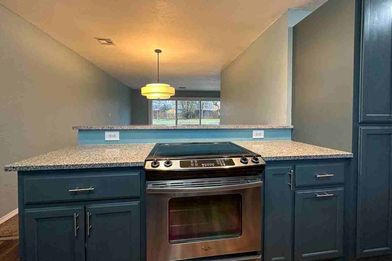 5202 N Tulsa Ave - Photo 2 of 15