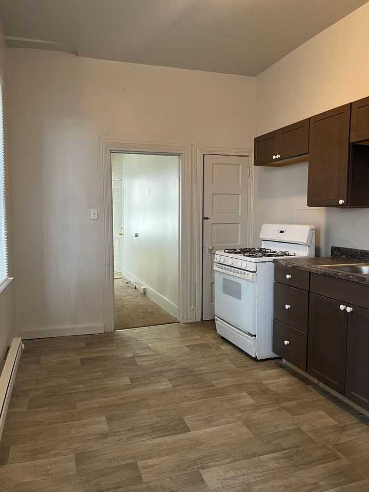 313 W Lemon St - Photo 2 of 8
