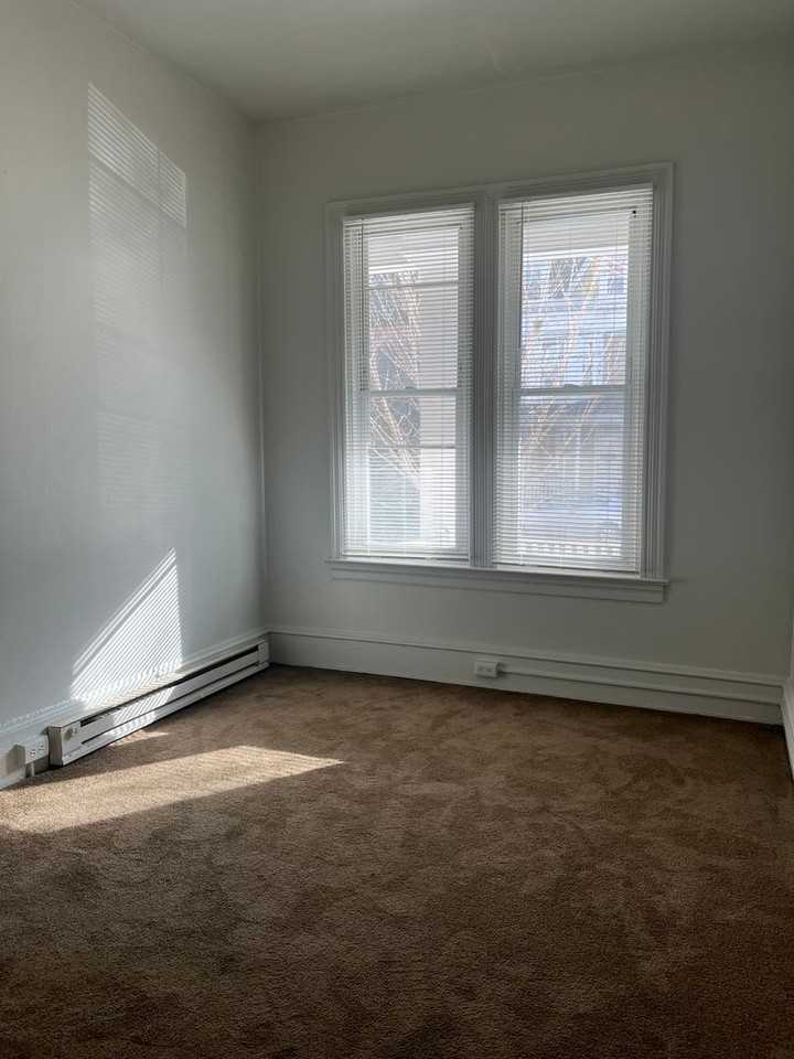 313 W Lemon St - Photo 3 of 8