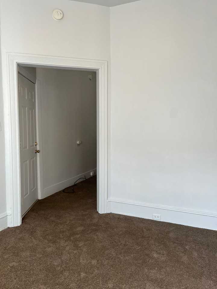 313 W Lemon St - Photo 5 of 8