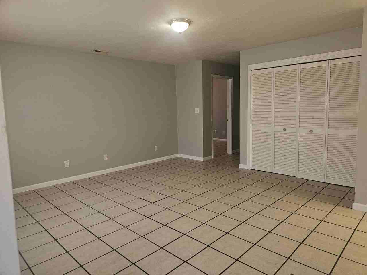 1602 Chase St - Photo 2 of 8