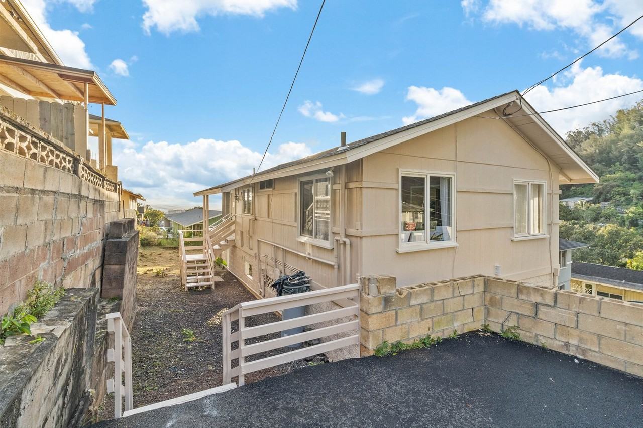 1577 Pahulu St - Photo 2 of 27