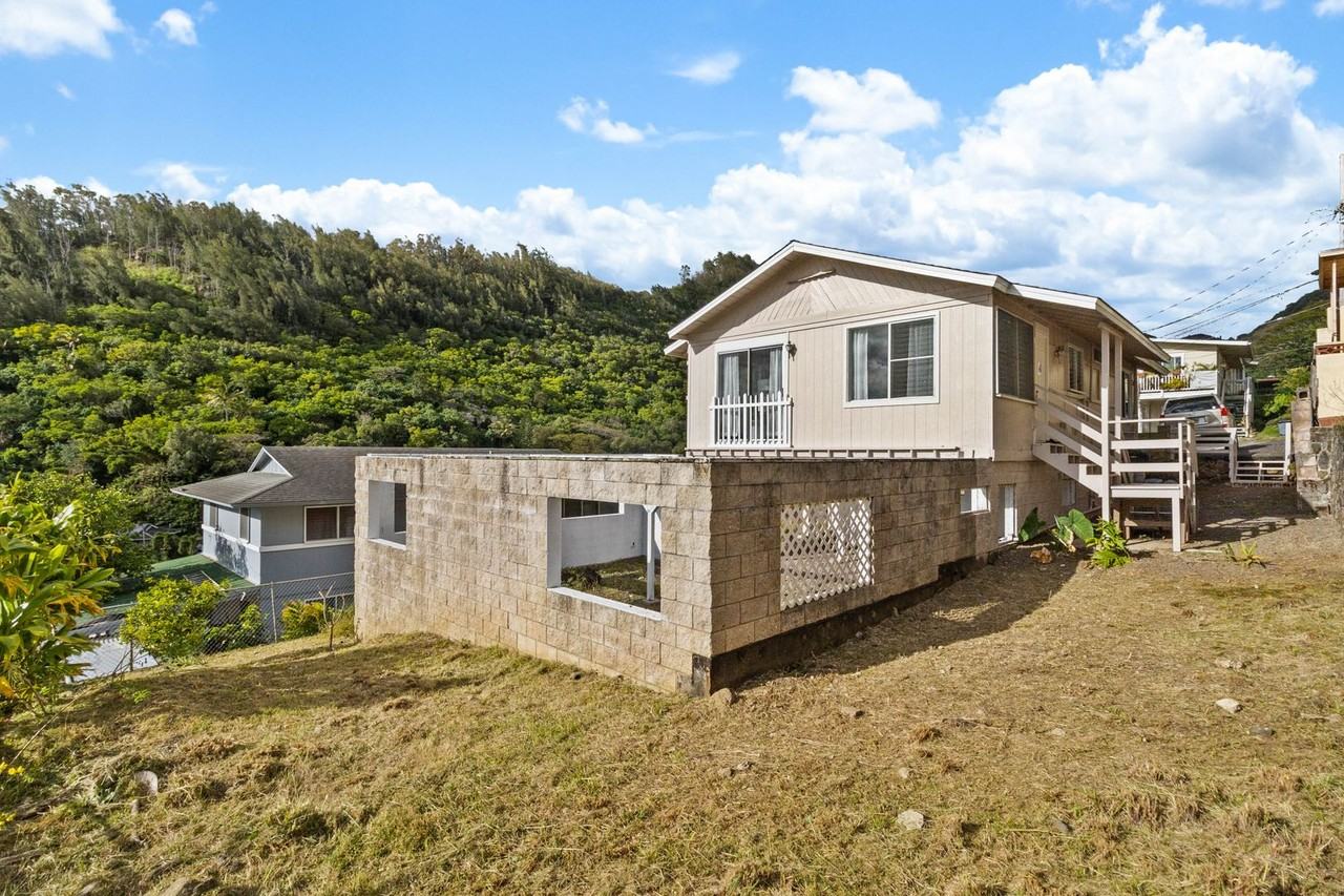 1577 Pahulu St - Photo 3 of 27