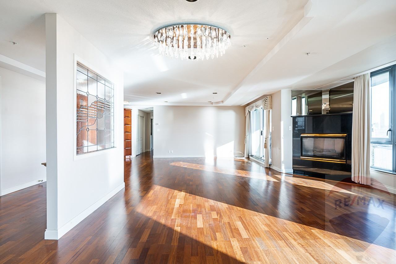 1233 Beach Avenue #702 - Photo 7 of 32