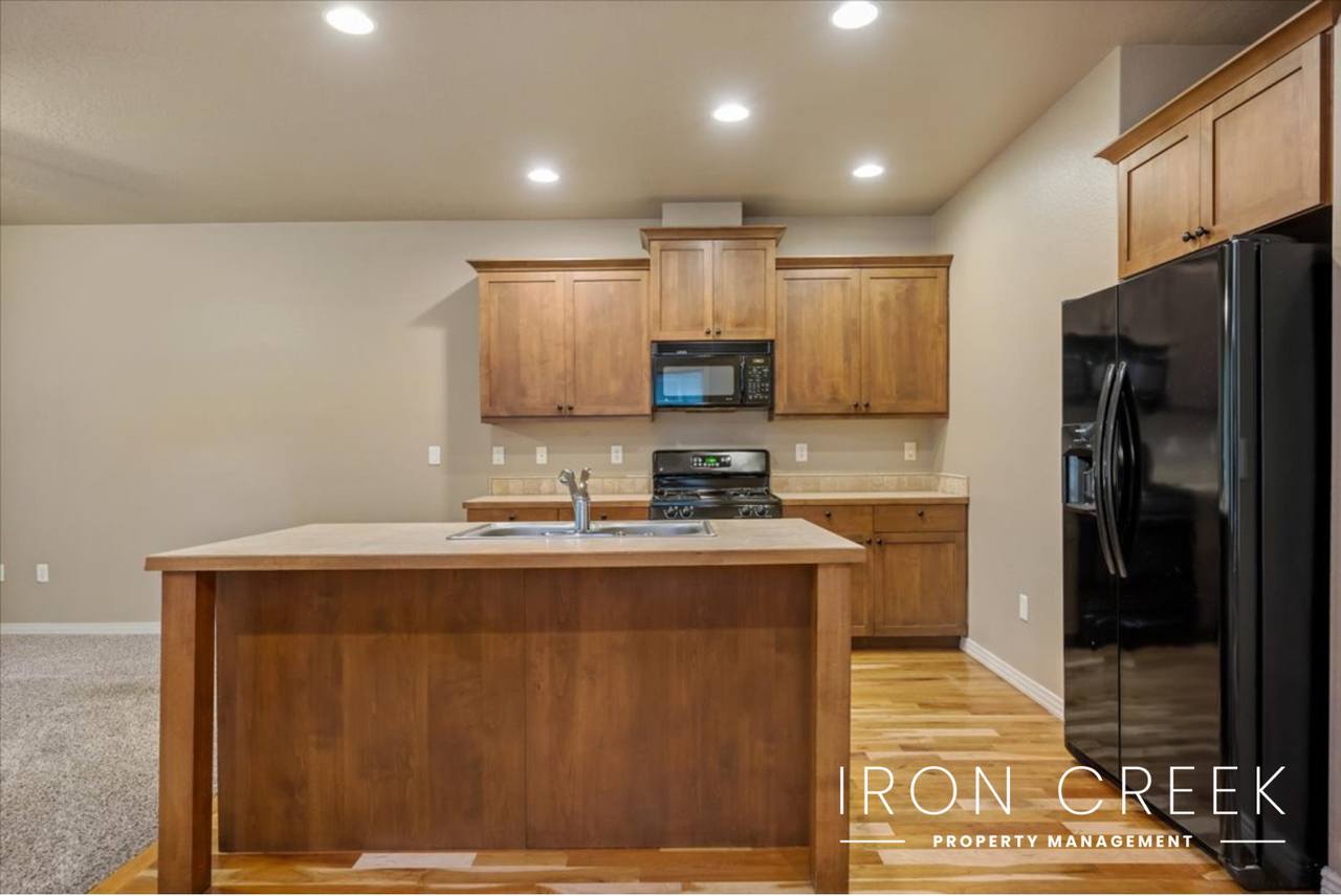 2155 S Amy Ave - Photo 3 of 17