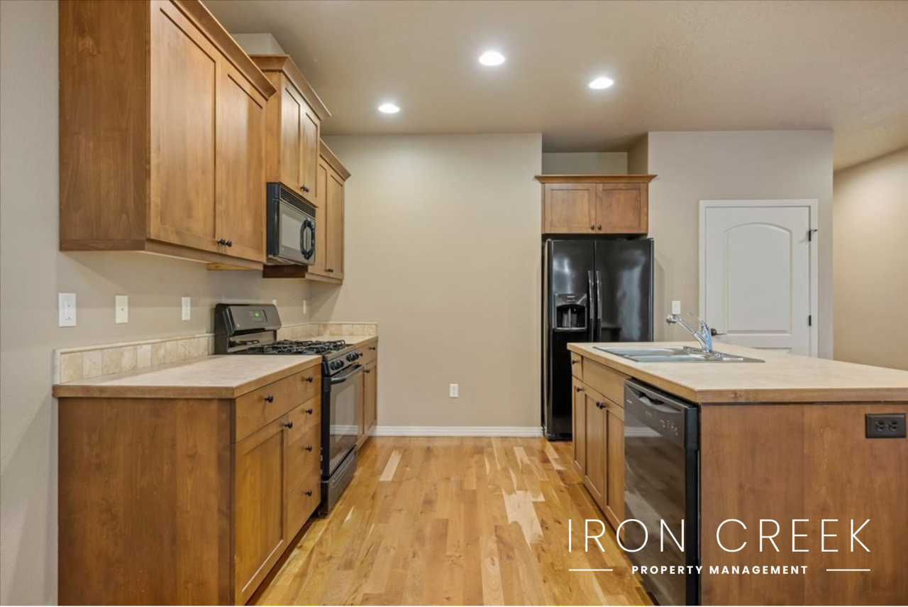 2155 S Amy Ave - Photo 4 of 17