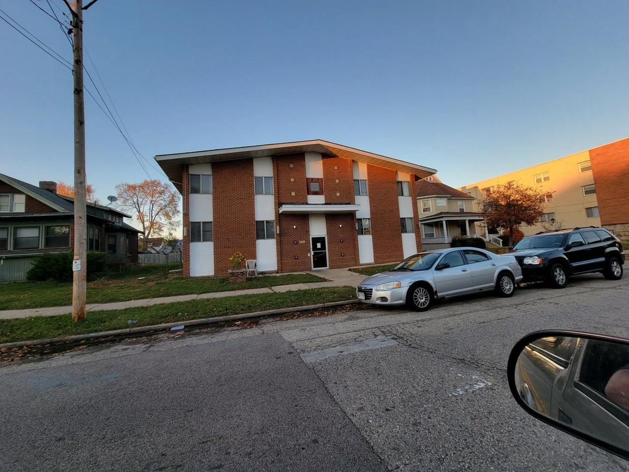 349 W Grand Ave #210 - Photo 3 of 13