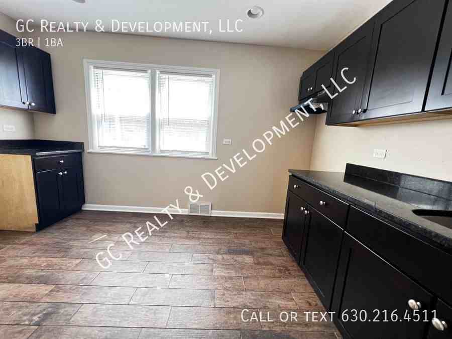 9719 S Chappel Ave - Photo 3 of 22