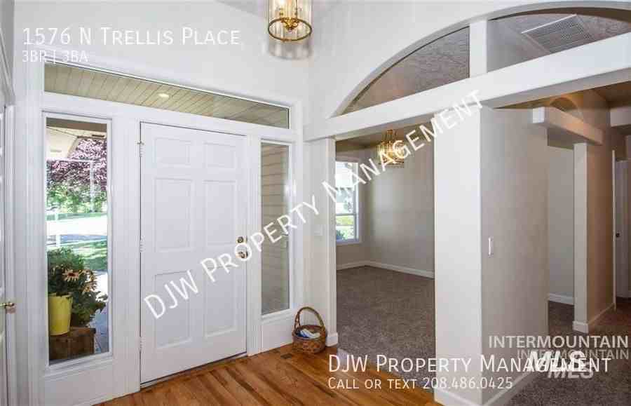 1576 N Trellis Pl - Photo 3 of 15