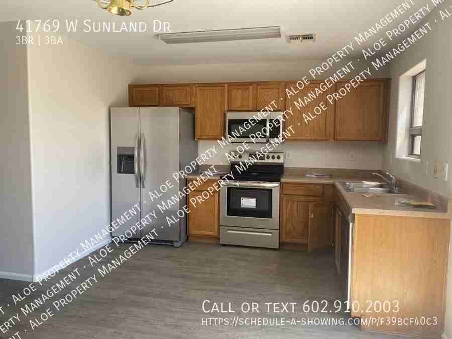 41769 W Sunland Dr - Photo 2 of 8