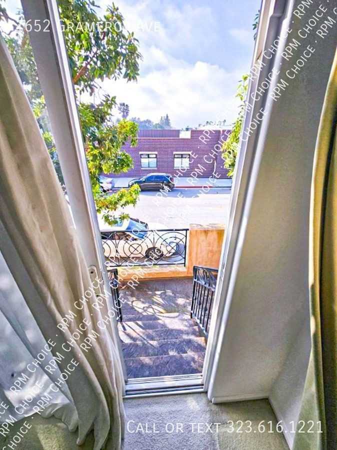 1652 Gramercy Ave - Photo 3 of 37