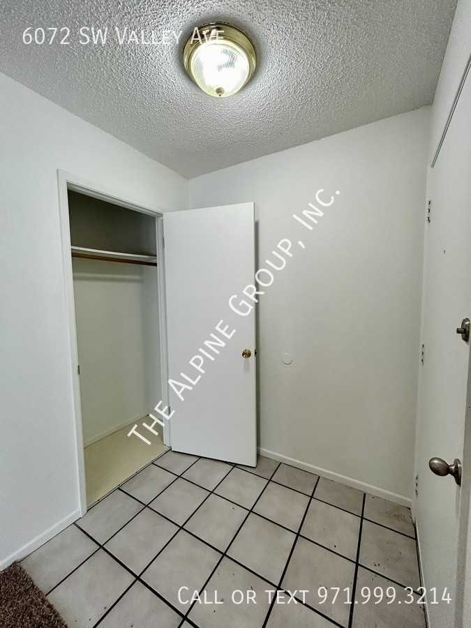 6072 Sw Valley Ave - Photo 3 of 20