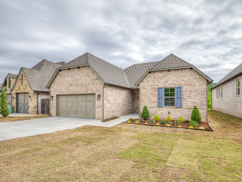 2600 Woods Edge Dr - Photo 2 of 24