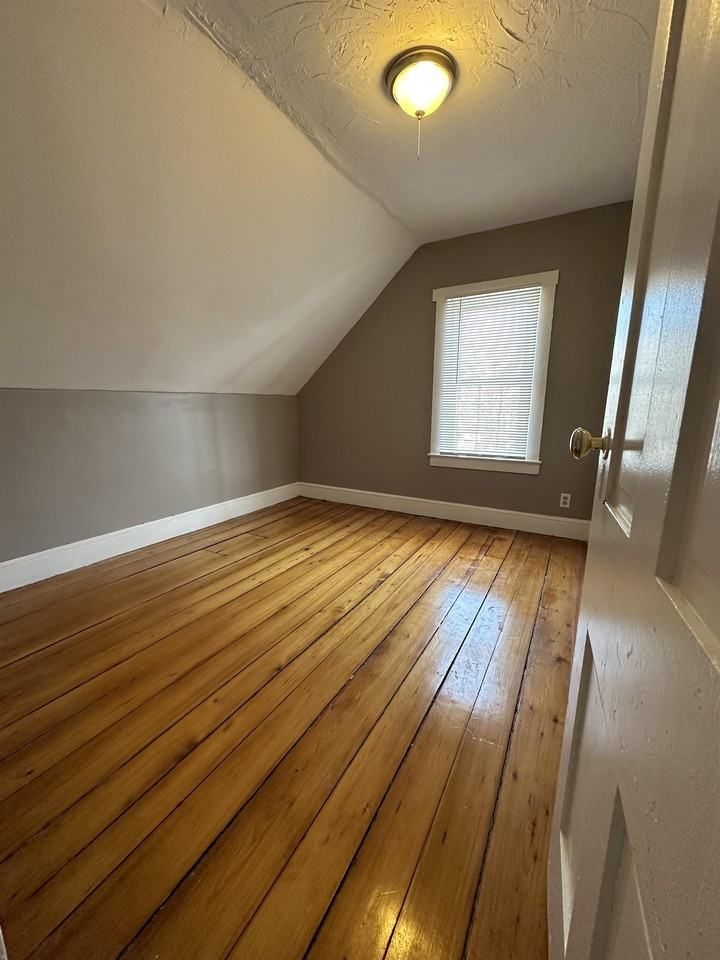 61 Acushnet Avenue - Photo 2 of 8