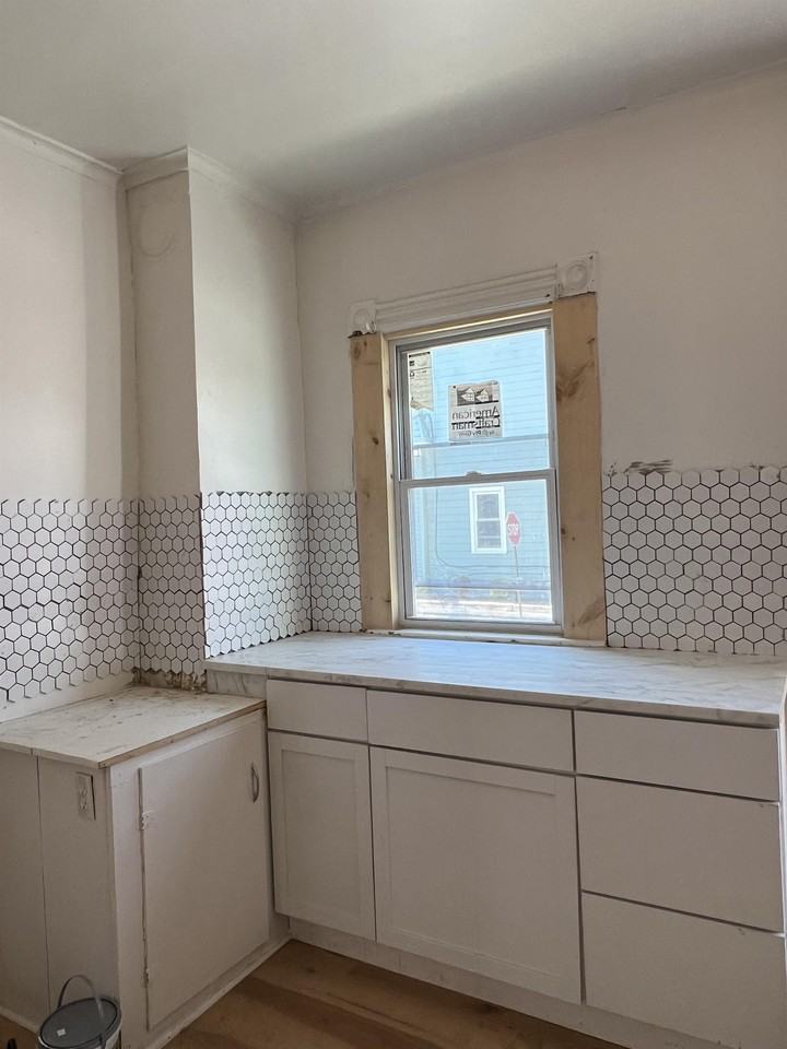 101 Grand St #1 - Photo 4 of 5