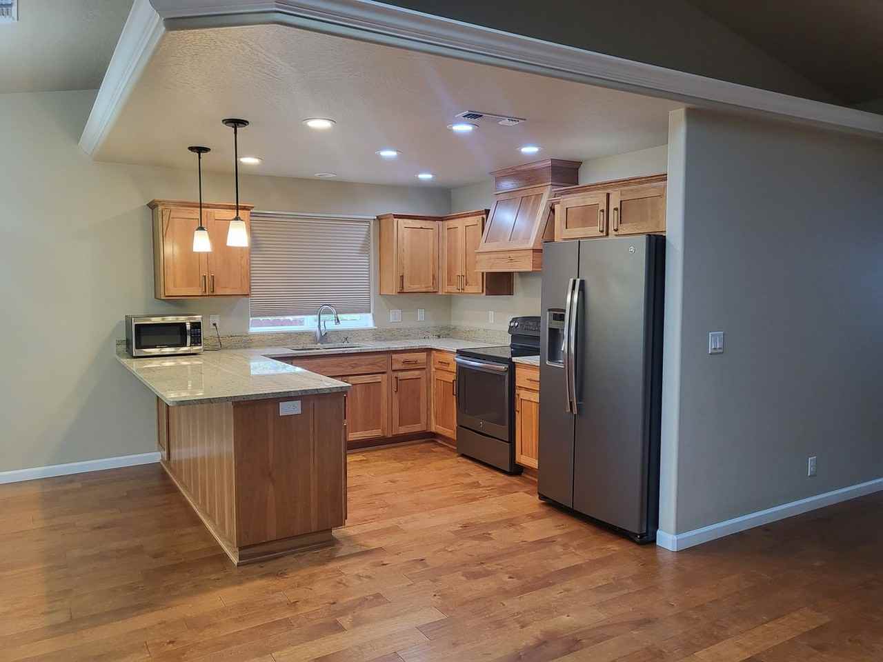 1605 Kokanee Ln - Photo 3 of 24