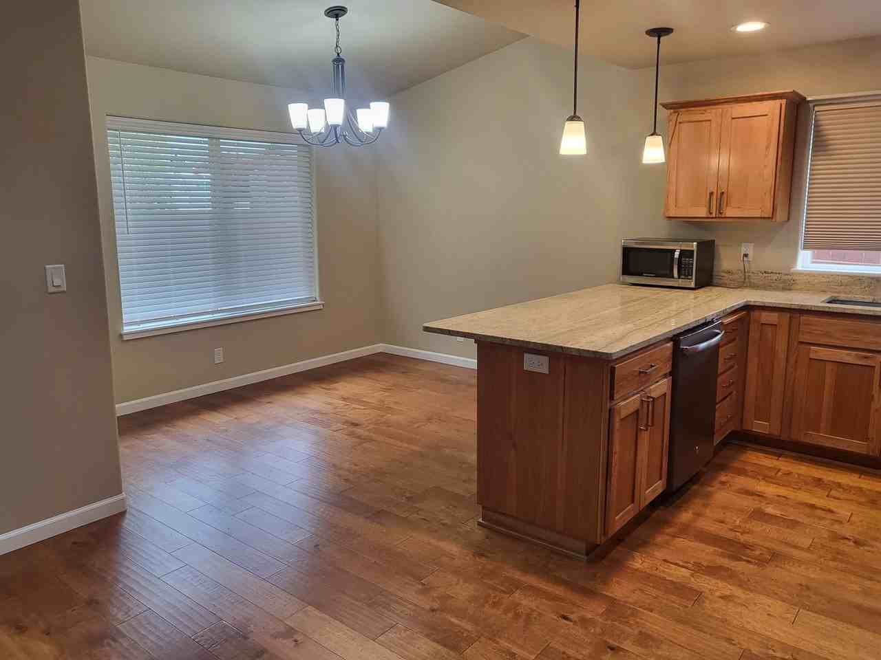 1605 Kokanee Ln - Photo 4 of 24