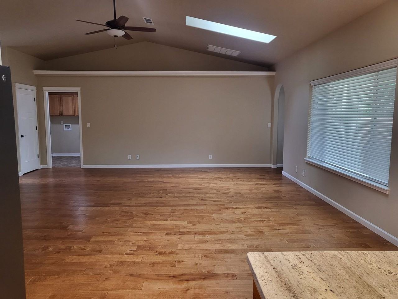 1605 Kokanee Ln - Photo 5 of 24