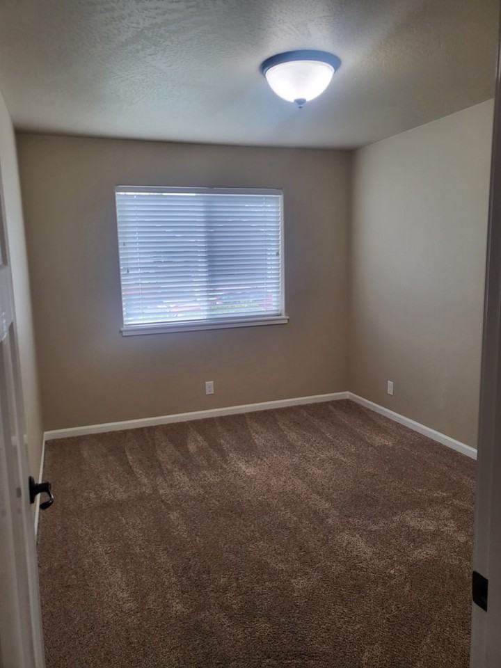 1605 Kokanee Ln - Photo 7 of 24