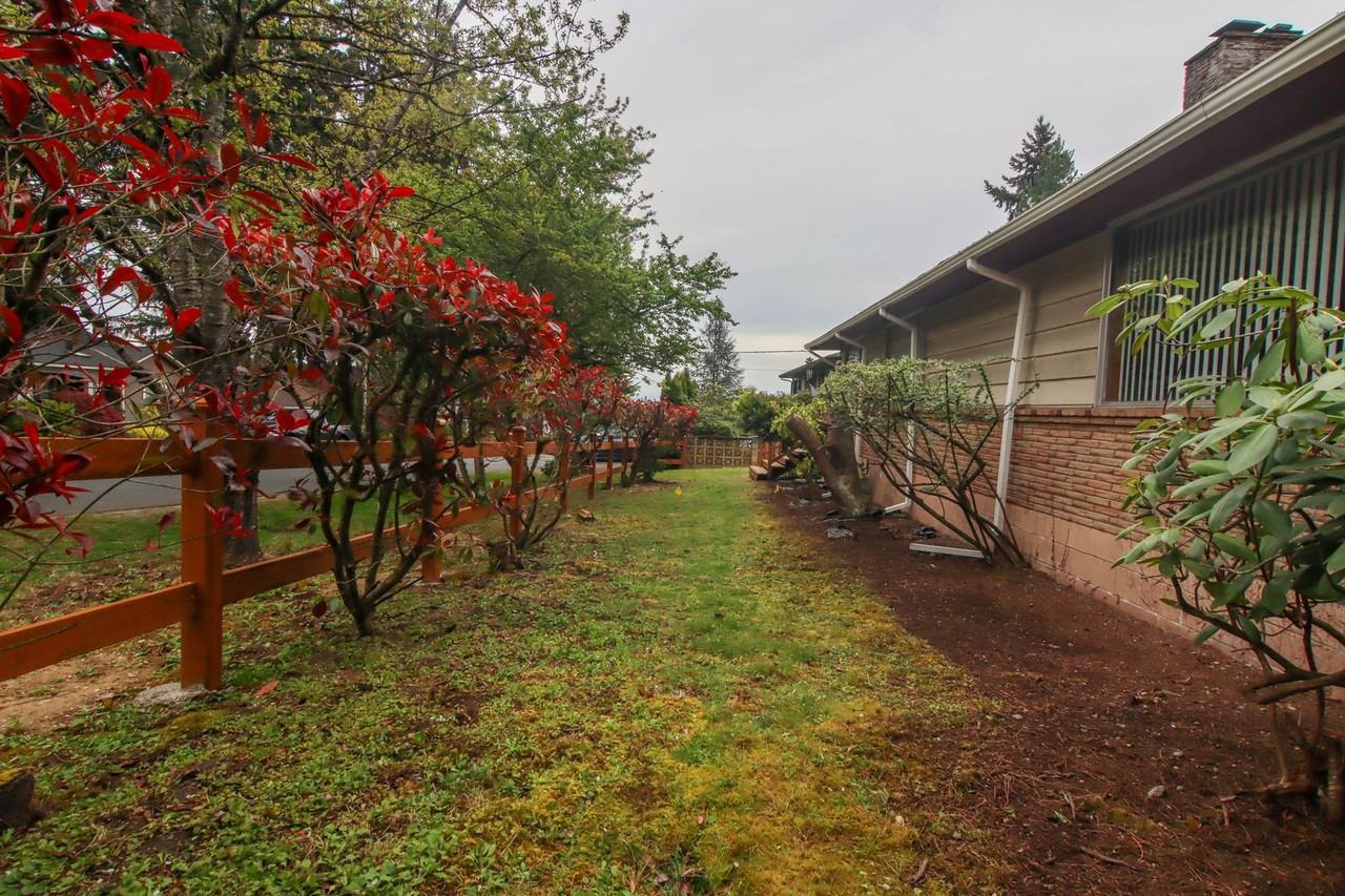 3405 Ne 160th St - Photo 3 of 25