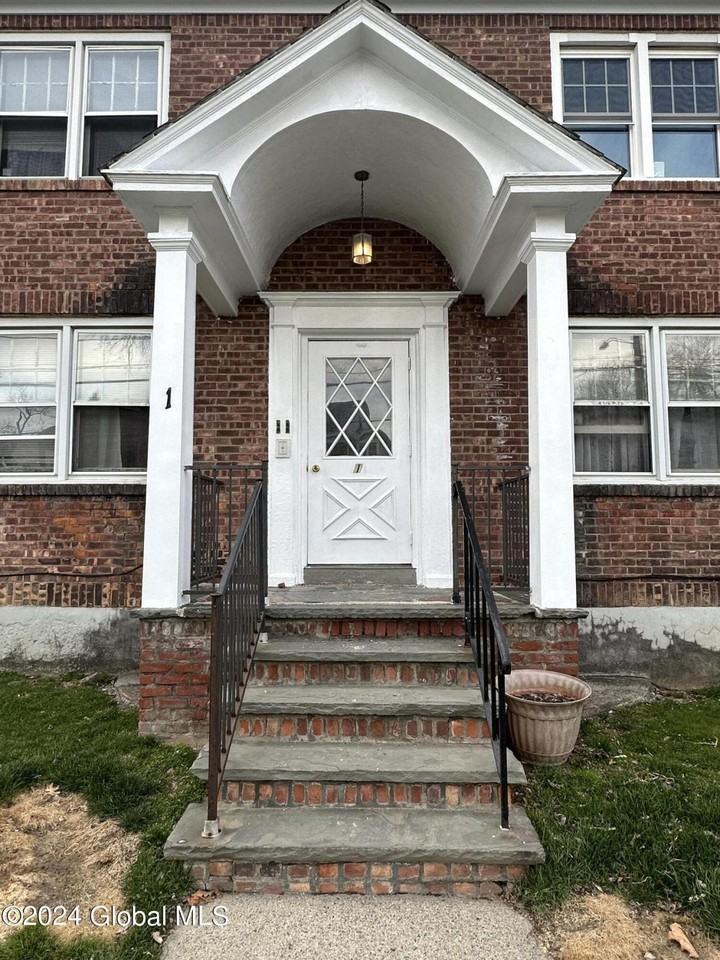 1 Oakwood St - Photo 3 of 22