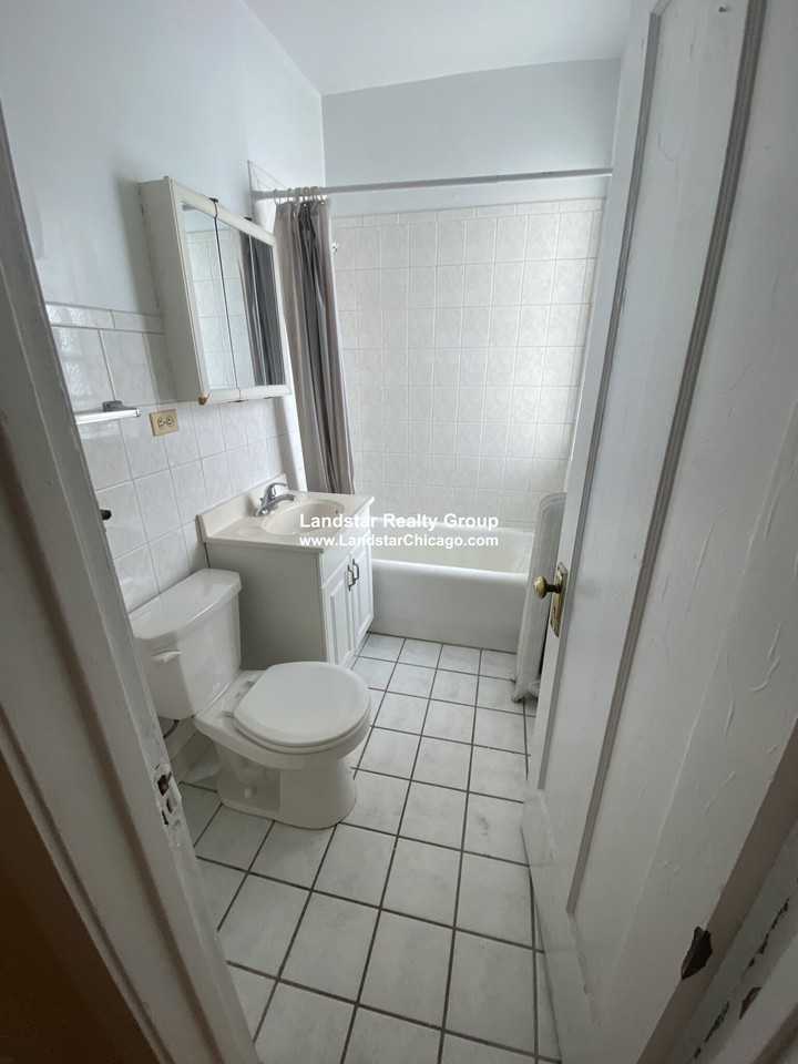 2839 W Cullom Ave #3 - Photo 2 of 10