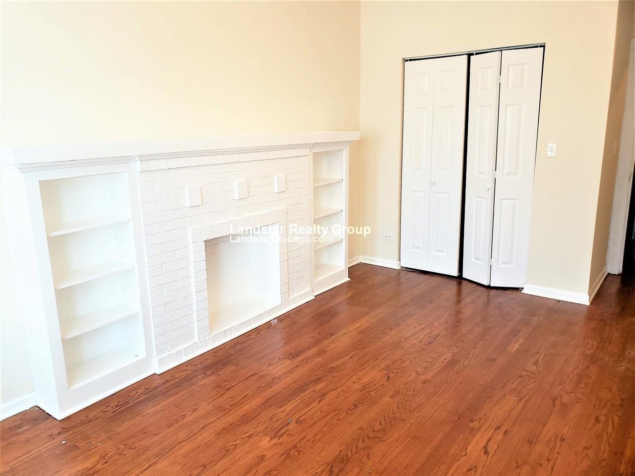 4449 N Hamlin Ave #3 - Photo 4 of 10