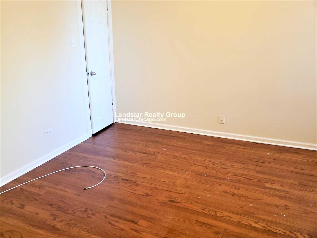 4449 N Hamlin Ave #3 - Photo 5 of 10