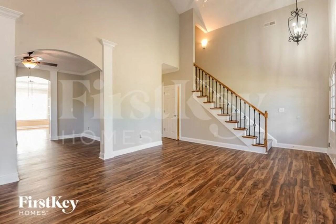 145 Longwood Dr - Photo 2 of 15