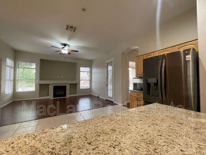 371 W Indigo Dr - Photo 3 of 35