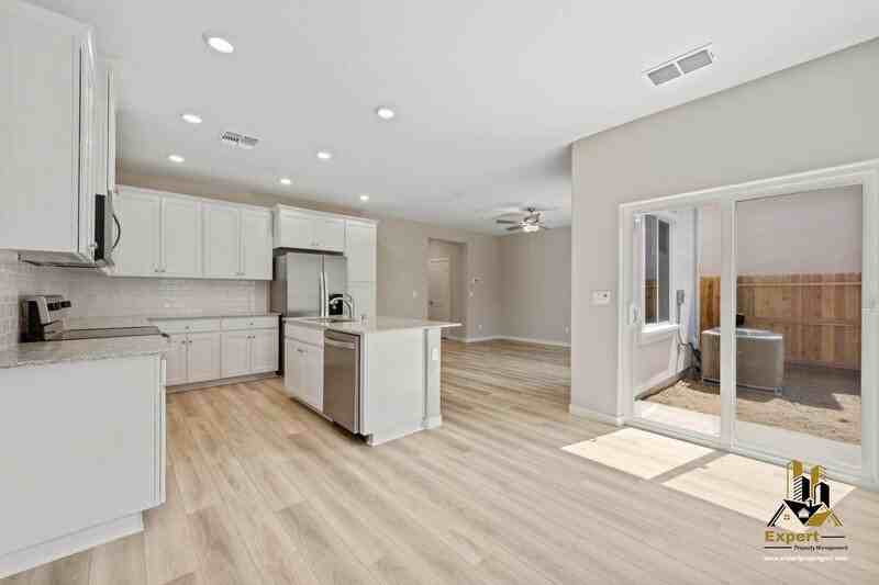 2725 Bedell St - Photo 5 of 15