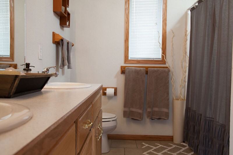 430 Sarah Cir - Photo 6 of 7