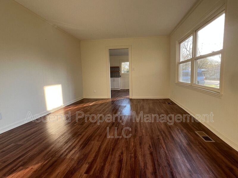 1910 Mcbrien Rd - Photo 3 of 27