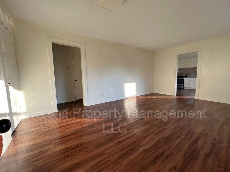 1910 Mcbrien Rd - Photo 5 of 27