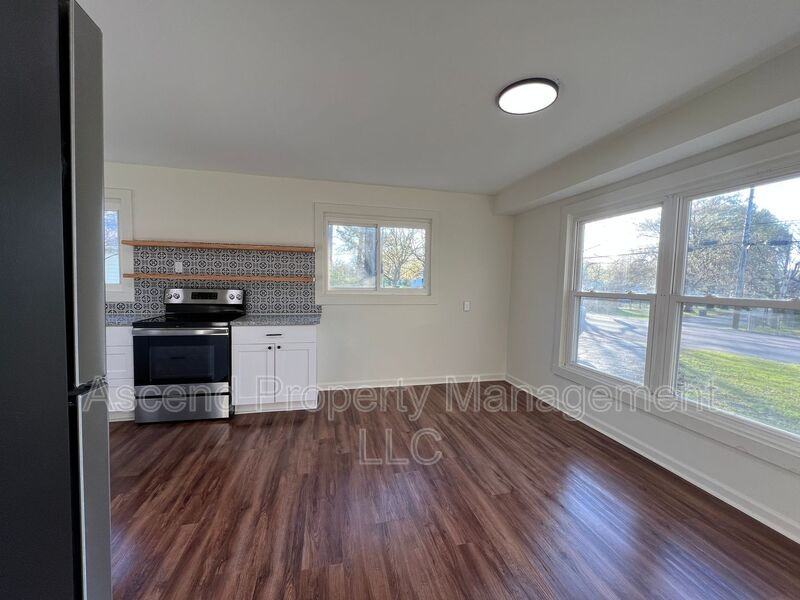 1910 Mcbrien Rd - Photo 6 of 27