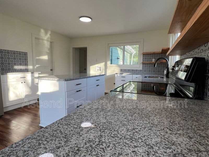 1910 Mcbrien Rd - Photo 7 of 27