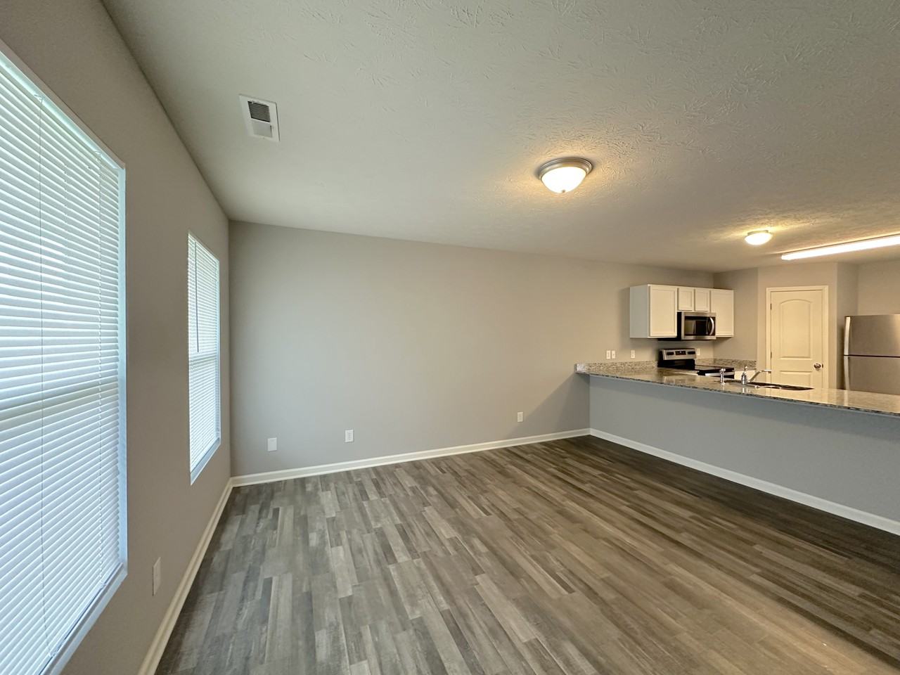 703 Hart Dr - Photo 2 of 31