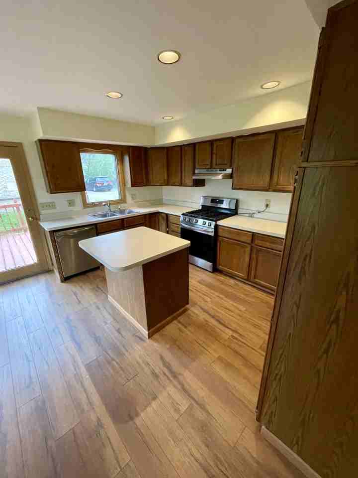 2937 Warrensville Center Rd - Photo 2 of 11