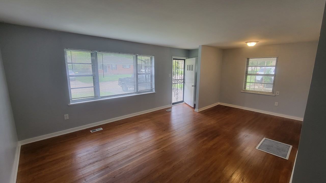 317 W J Ave - Photo 3 of 13