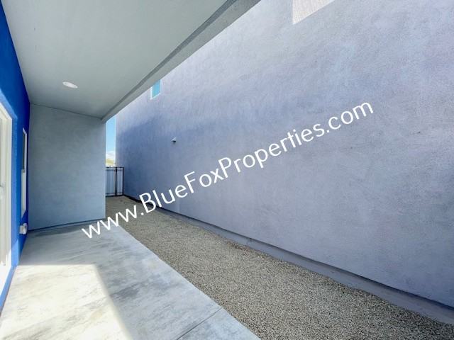 1820 S Poetry Ln - Photo 2 of 21