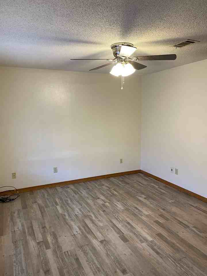 7443 Sandy Creek Dr - Photo 3 of 15