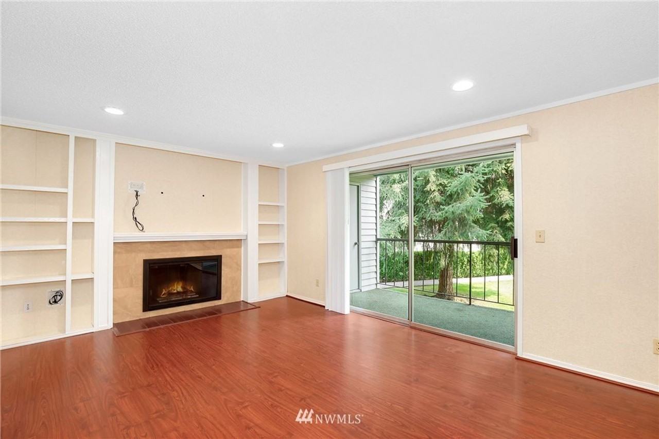 4635 W Lake Sammamish Pkwy Se - Photo 4 of 20