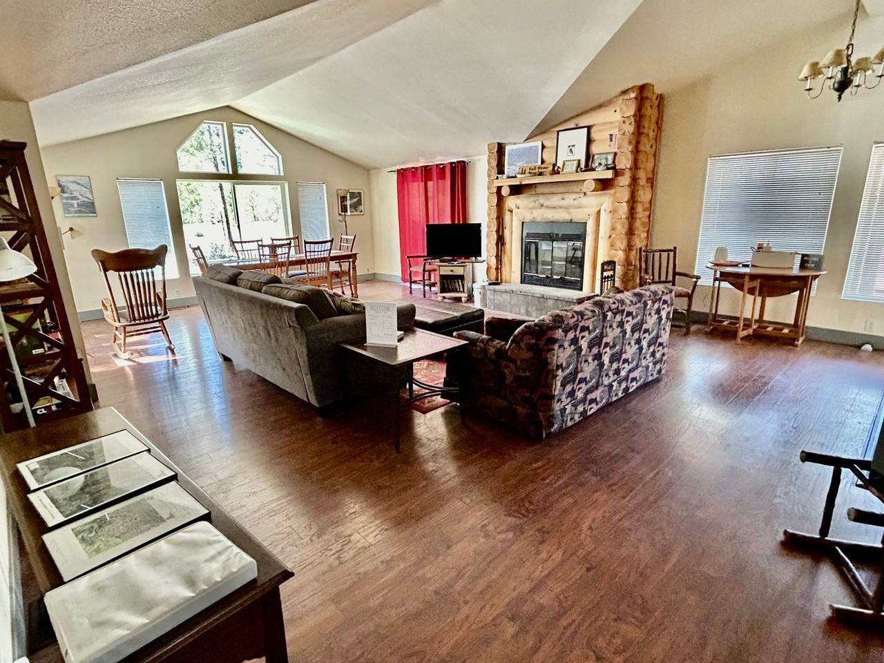 15725 S Century Dr - Photo 2 of 11