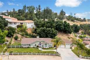 6 Hackamore Ln  