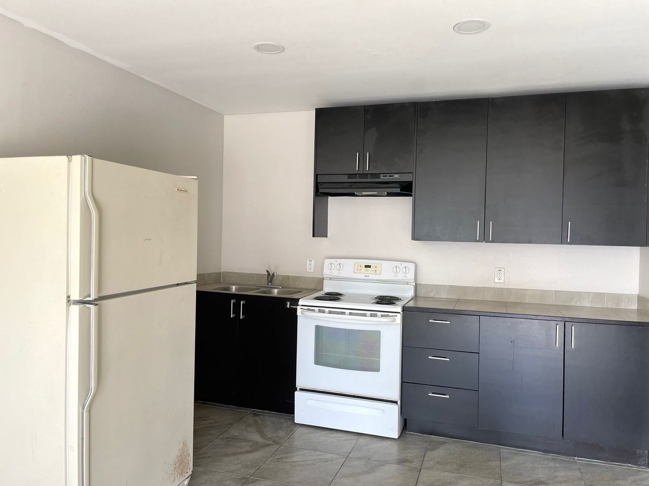 3206 Hill Crest Dr #NA - Photo 2 of 8