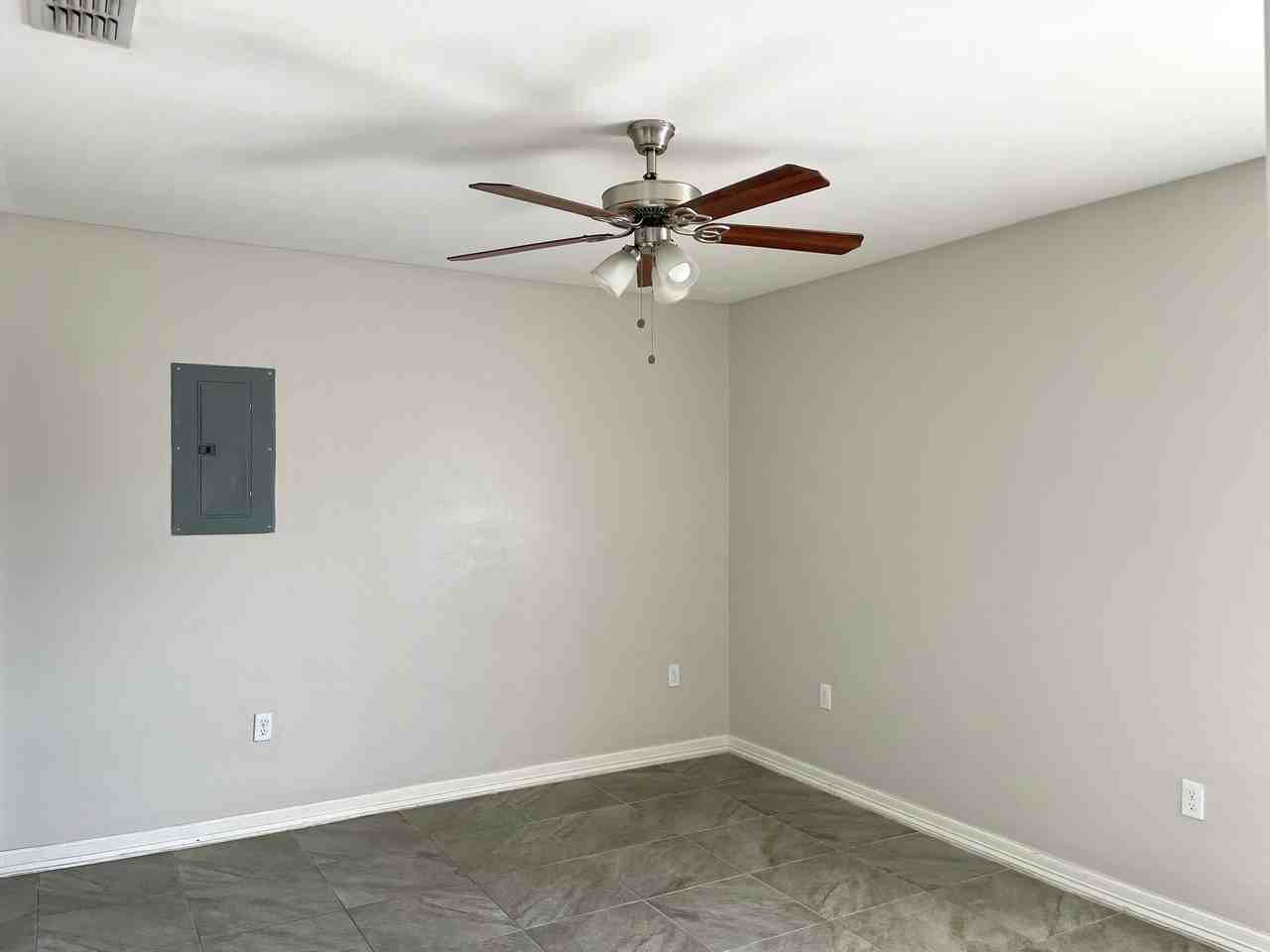 3206 Hill Crest Dr #NA - Photo 3 of 8