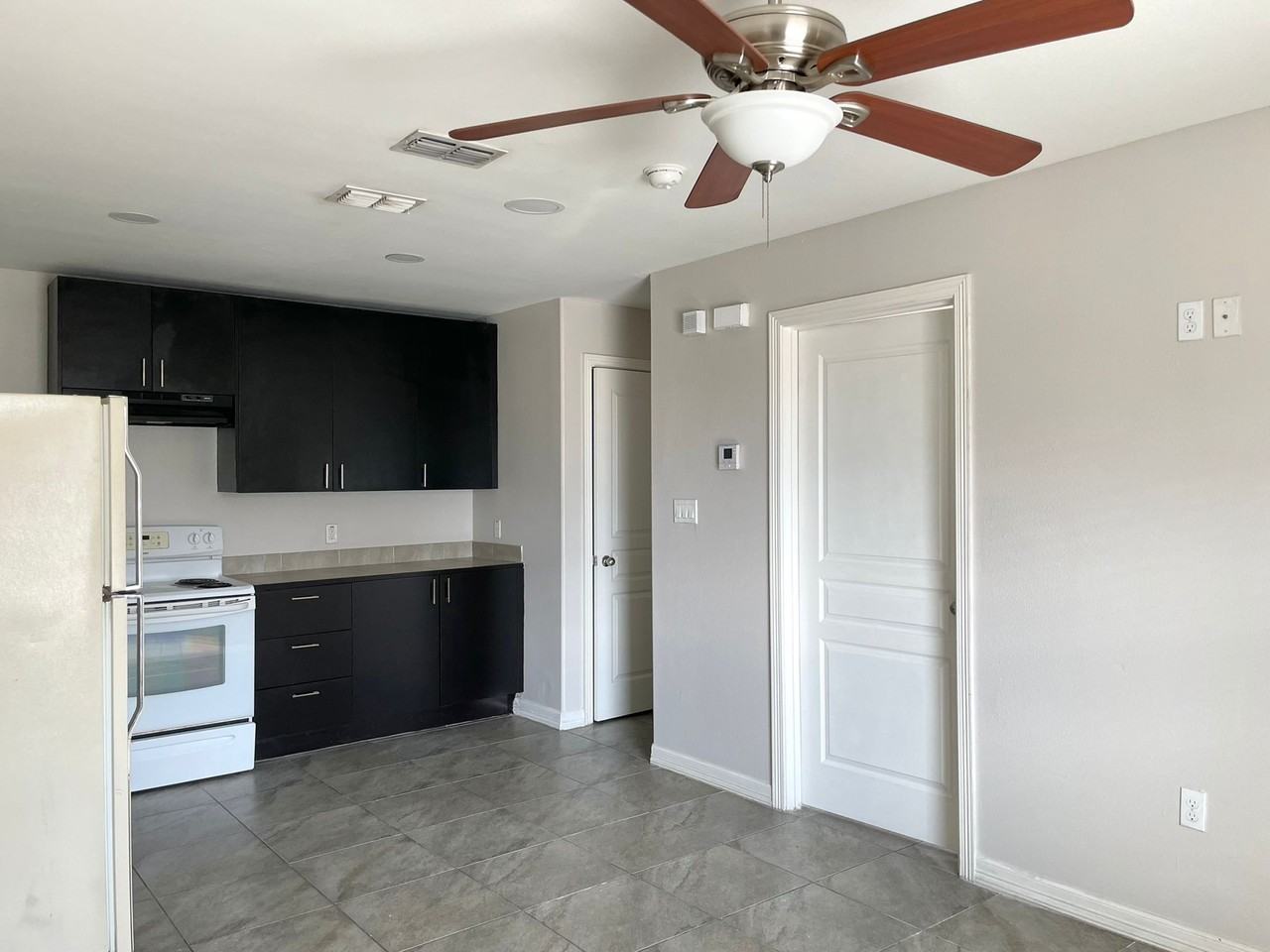 3206 Hill Crest Dr #NA - Photo 4 of 8