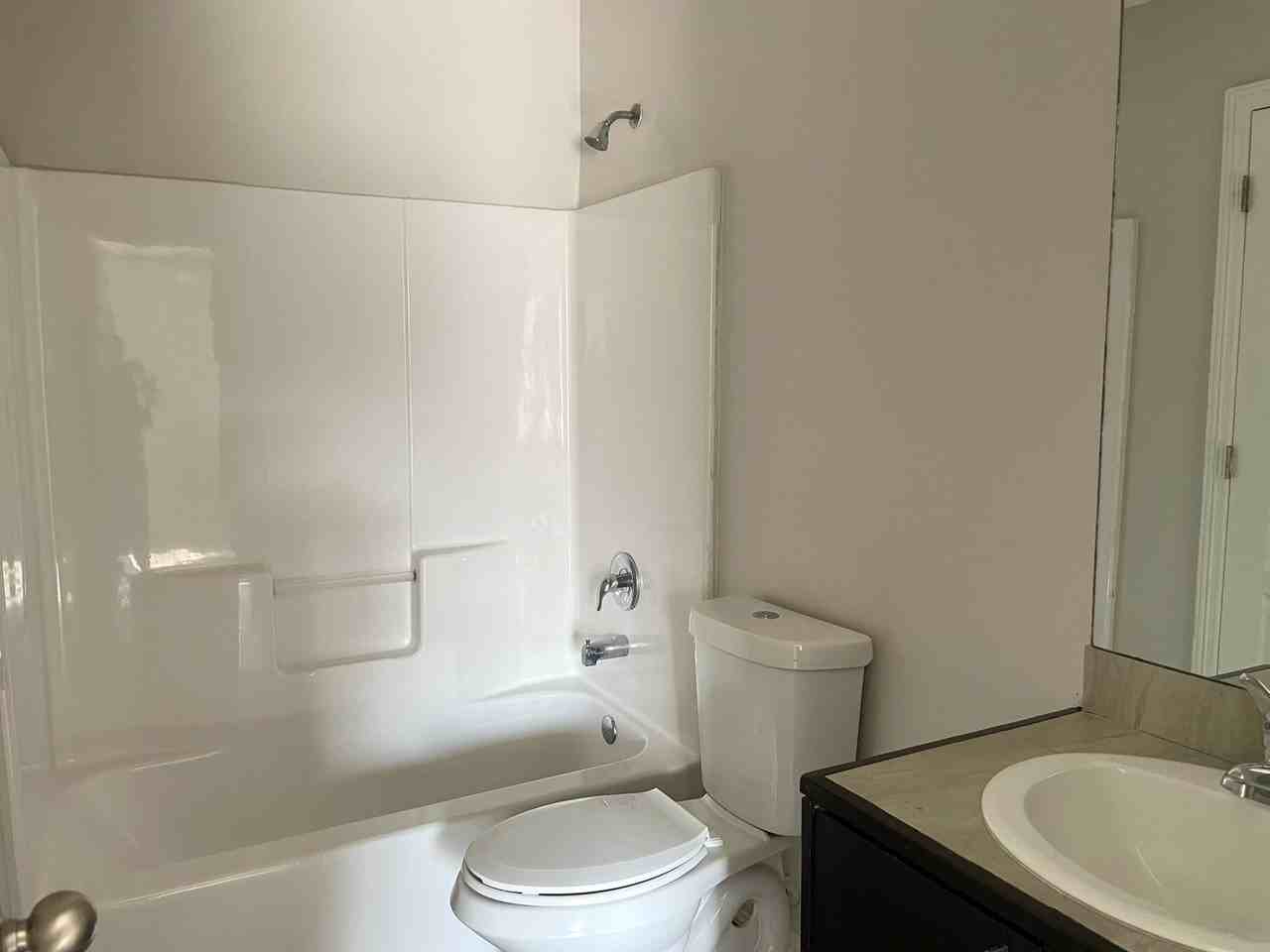 3206 Hill Crest Dr #NA - Photo 6 of 8