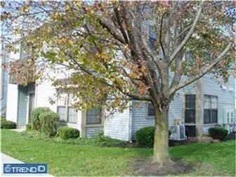 341 Coventry Ct - Photo 2 of 9