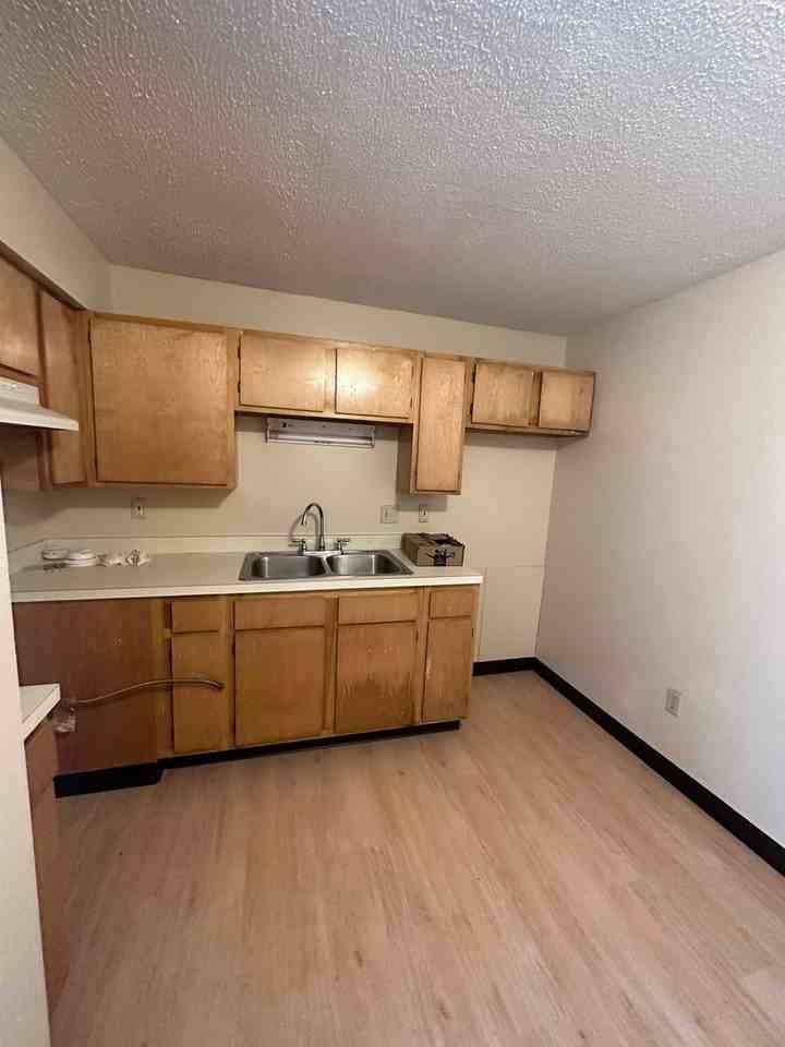 1884 Hillview apartments - Photo 3 of 4